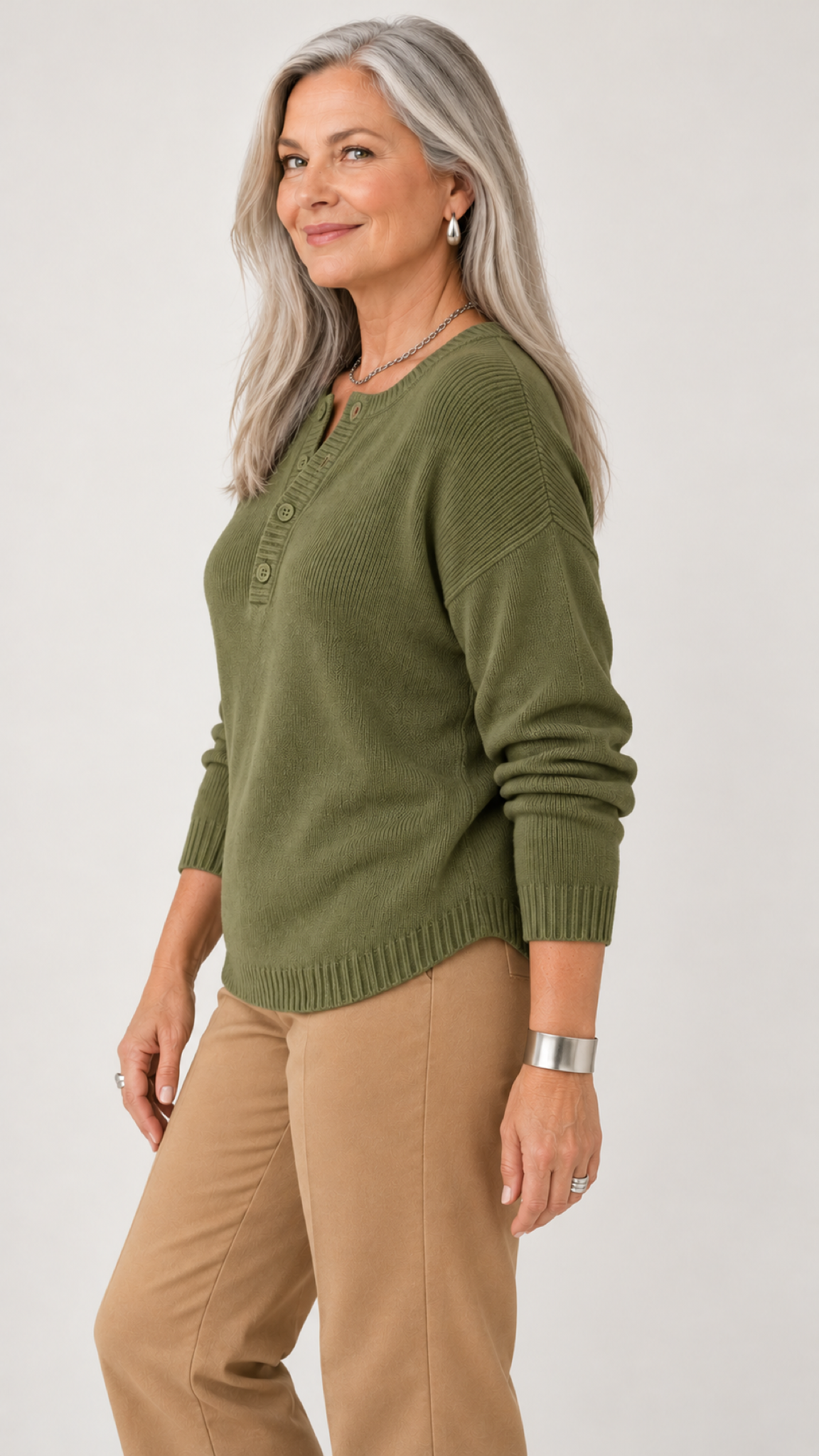 Faylinn Henley-Strickpullover in Olivgrün – Seitenansicht