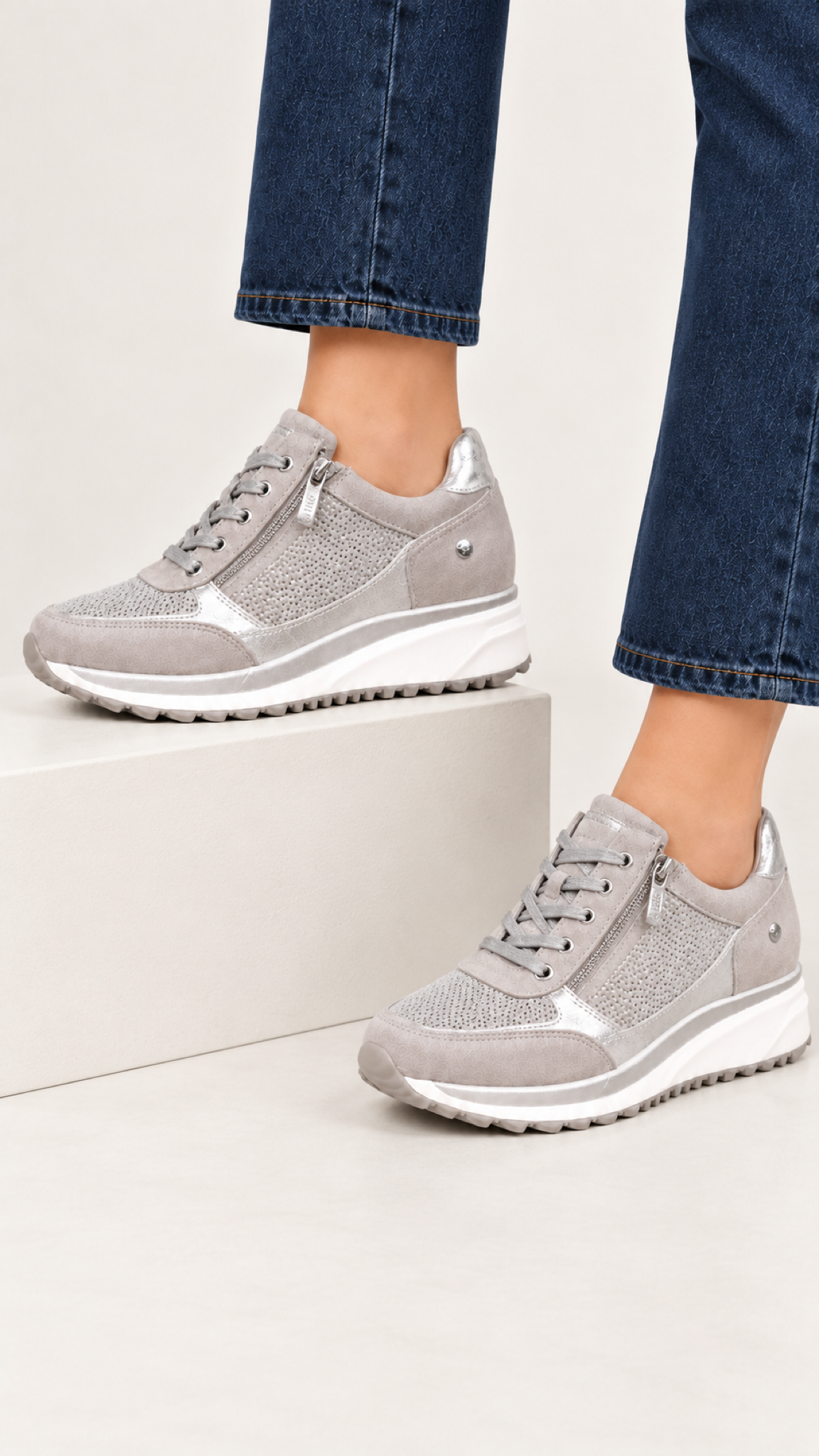 Sneaker mit Keilsohle – Grau – Ansicht 6