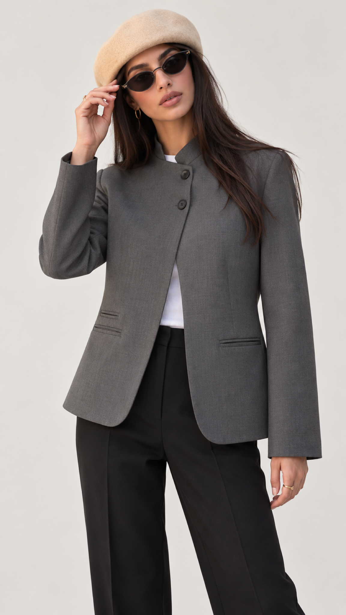 Leonora Blazer mit Stehkragen – Grau – Modelansicht
