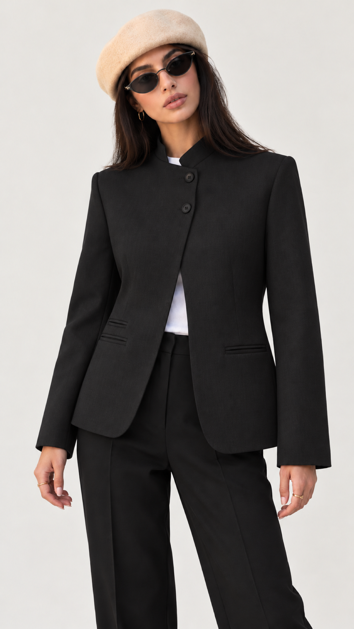 Leonora Blazer mit Stehkragen – Schwarz – Modelansicht