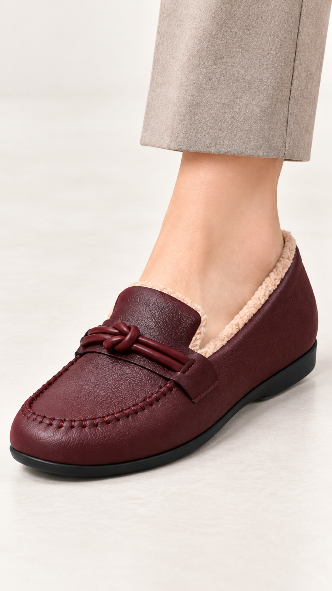 Gefütterte Slipper mit Knotendetail – Burgunder – Ansicht 4