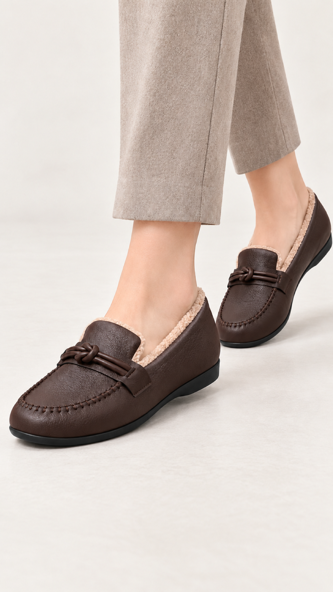 Gefütterte Slipper mit Knotendetail – Kaffeebraun – Ansicht 1